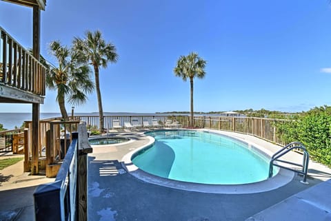 Cedar Key Vacation Rental | 2BR | 2BA | 1,024 Sq Ft | Stairs Required