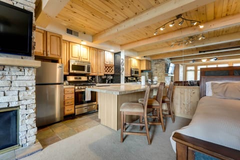 Kitchen | Stove/Oven | Fully Equipped | Standard Drip Coffee Maker