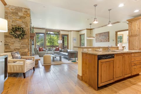 Enjoy this luxurious condo with all new furnishings!