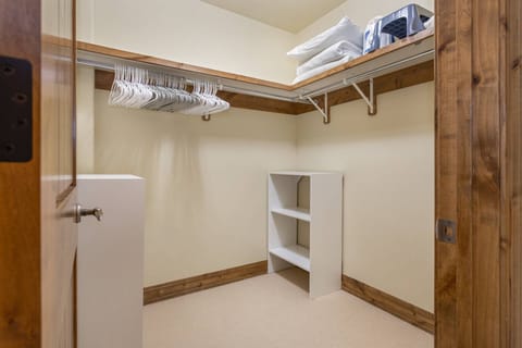 Huge Primary Bedroom Walk In Closet