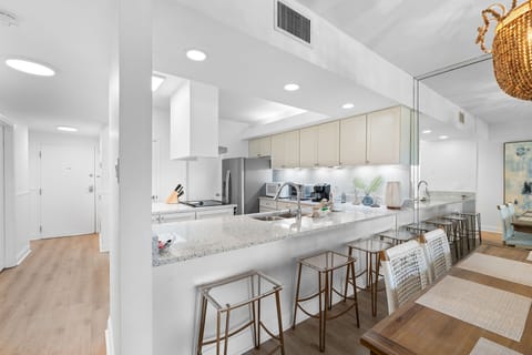 Eat-In Bar for Extra Seating