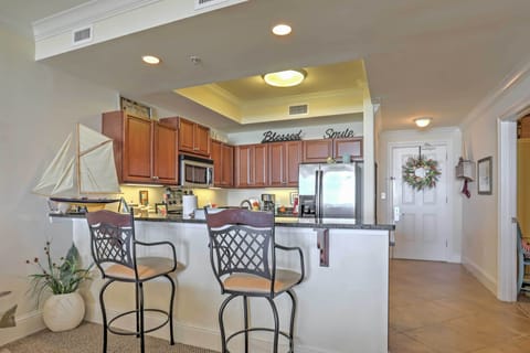 Kitchen | Breakfast Bar w/ Seating