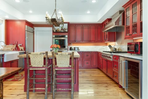This spacious kitchen is a chef's dream!