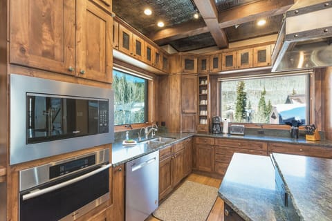Fully Stocked Kitchen