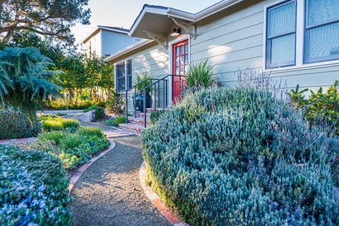 Entry to Vin Rouge 51 - Exterior and Front Entry of Vin Rouge 51