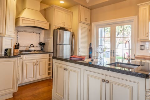 Well appointed kitchen with stackable laundry machines just to t
