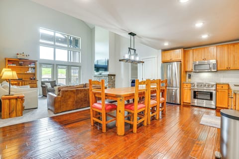 Interior | Open Floor Plan | Free WiFi