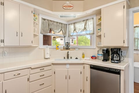 Microwave, stovetop, dishwasher, coffee/tea maker