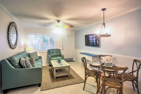 Look forward to a relaxing beach retreat at this vacation rental condo in Naples