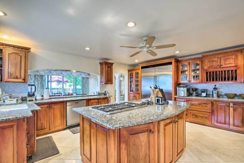 Fully Equipped Kitchen | Stainless Steel Appliances