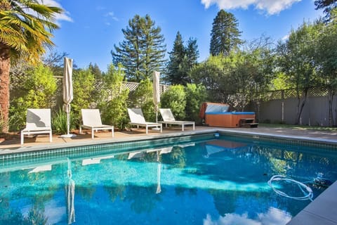 Pool, Hot Tub, Sauna and so much more! - Close to Guerneville