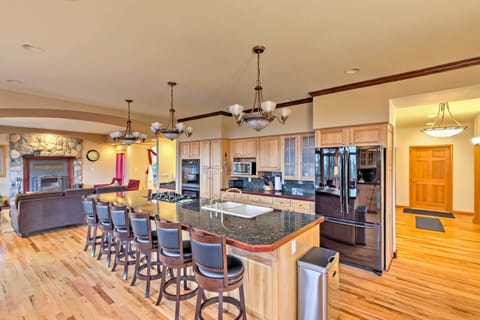 Dining Area | Breakfast Bar w/ Additional Seating | Dishware & Flatware Provided