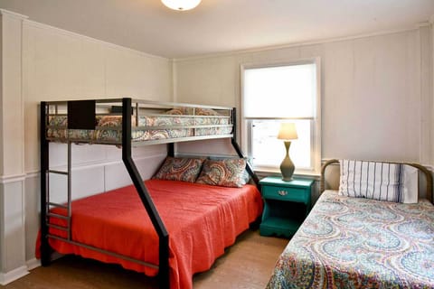 7 bedrooms, iron/ironing board, travel crib, internet