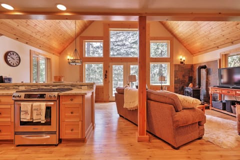 Fully Equipped Kitchen | Cooking Basics | Drip Coffee Maker | Toaster