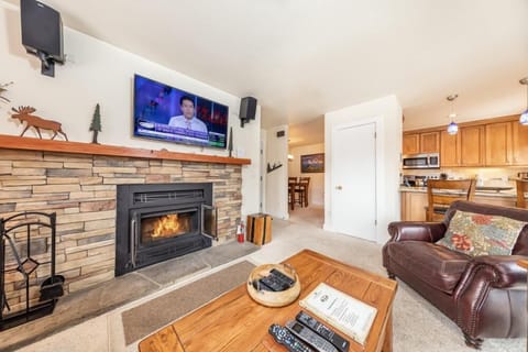 Living area | Fireplace