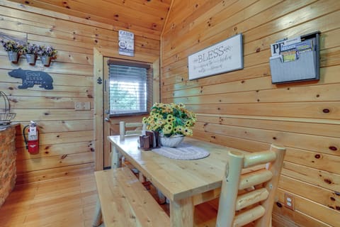 Dining Table | Dishware & Flatware Provided