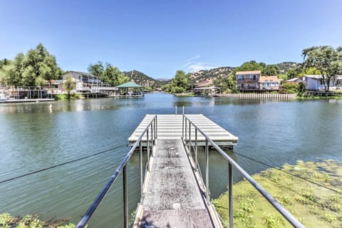 Private Dock | Direct Access to Clear Lake