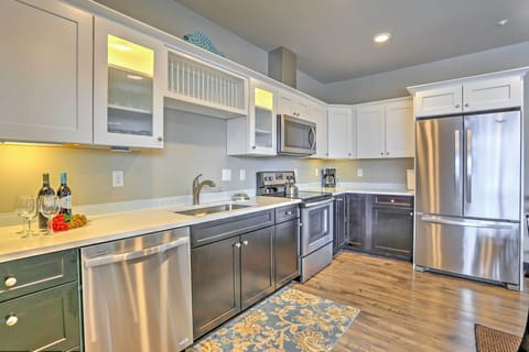 Kitchen | Toaster | Crockpot | Ice Maker