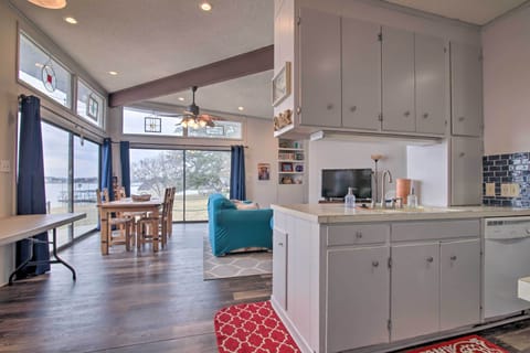 Dining Room | Dishware/Flatware Provided