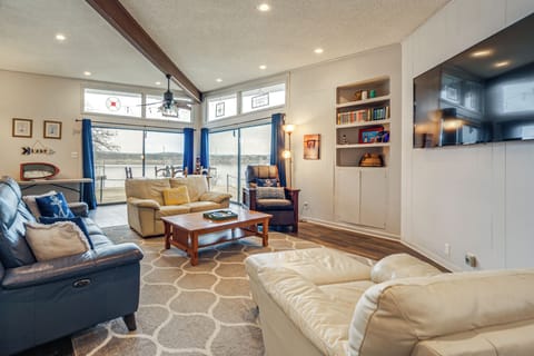 Tow Vacation Rental | 3BR | 3BA | 2,100 Sq Ft | Step-Free Access