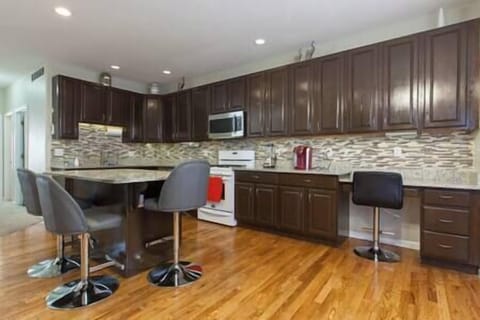 7b1f7b8b ba7f 4e3b 8641 4efa674b7df4