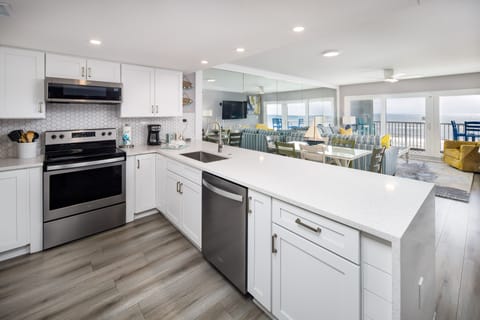 Kitchen - This fully furnished kitchen with quartz countertops is a chef's dream.