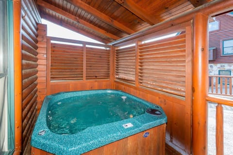 Indoor spa tub