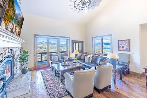 Perfect for Family Vacations, Family Reunions or Corporate Retreats! Deer Valley Luxury Home with Designer Furniture, Viking Appliances & Smart Electr