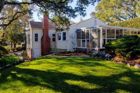 Petaluma Vacation Rental | 2BR | 1.5BA | 2,200 Sq Ft | 1 Step for Access