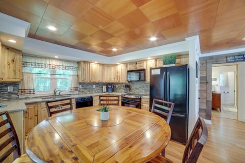 Dining Area | Dishware & Flatware