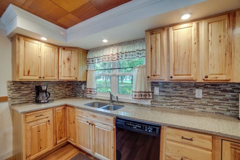 Kitchen | Crockpot | Toaster | Spices | Trash Bags & Paper Towels