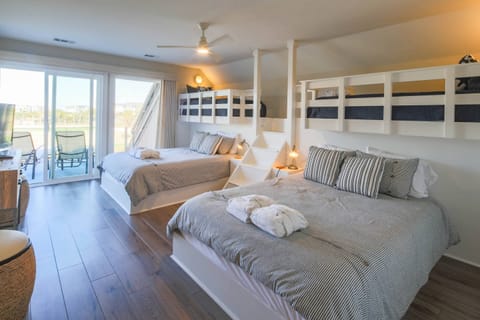5 bedrooms, internet, bed sheets
