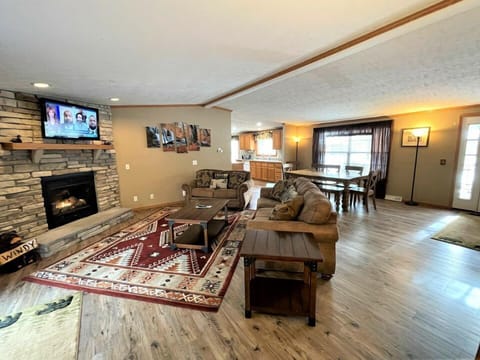 Windys Wildwood Ranch @ Spring Brook Resort | Gemütliche 3 Bdrm Home | Clubhaus - Zugang zum Pool house in Lake Delton