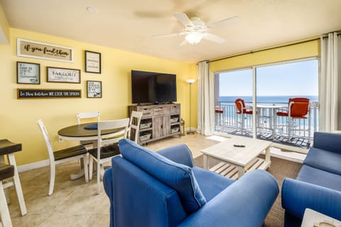 PI 406 is a GEM of a 1BR w Bistro patio furniture & TVs in BUNKS - Get a great view of the beach right from your living room! Relax in style in this lovely 1BR/2BA beachfront condo on Okaloosa Island.
