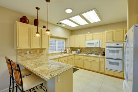 Kitchen | Breakfast Bar | Cooking Basics | Double Oven