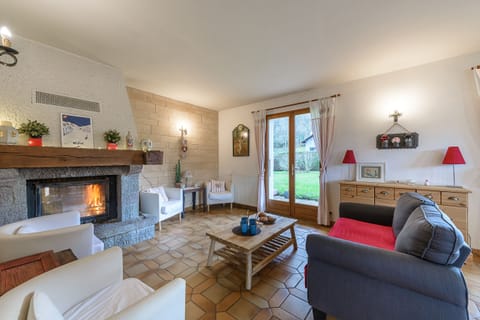 House located in Duingt in a quiet environment 