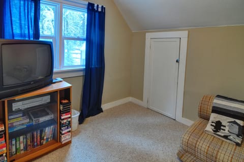 TV, fireplace, DVD player, books