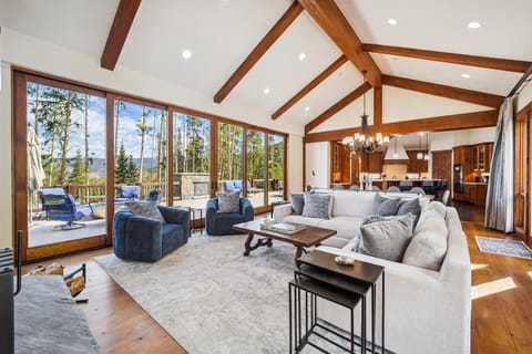 Living Area - Highlands Hideaway - Breckenridge Vacation Rental