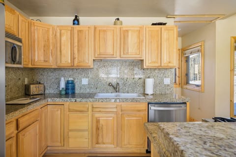 Tons of counter space for the chef in your group