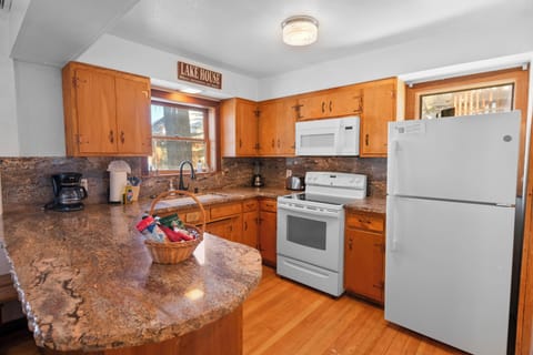 Kitchen - Kitchen with full amenities