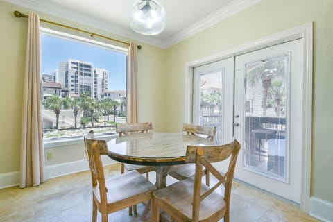 Castle by the Sea - 2nd Floor Breakfast Nook