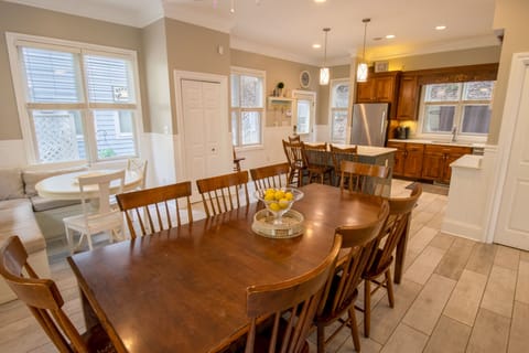 Main Level | Dining | Kitchen