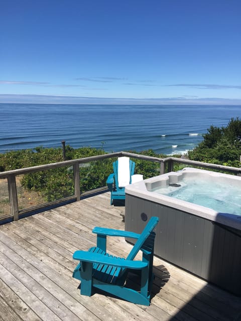 oceanfront deck with hot tub - Perfect for whale watching!