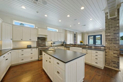 Out of the Blue - Event Friendly Crystal Beach Vacation Rental House with Golf Cart, Private Pool, and Spa Tub in Destin, Florida - Five Star Properties Destin/30A