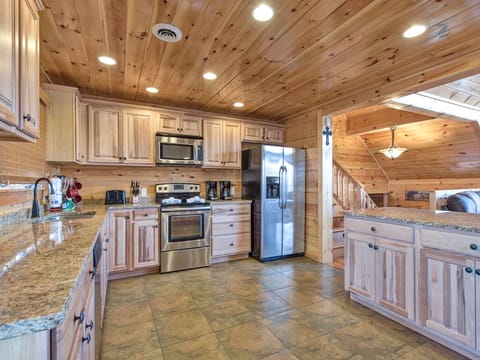 Fully Equipped Kitchen with Stainless Steel Appliances