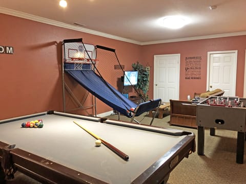 Welcome to Moose Tracks! A wonderful Cabin in Rumbling Bald on Lake Lure. Some of the highlights are the Game Room with Pool Table, Foosball, Basketball, HD Smart TV with Hulu-Live complimentary live TV streaming