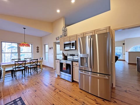 New Stainless Steel appliances. Dining table seats 6 comfortably, plus 2 addtional chairs (8 is a cozier fit)