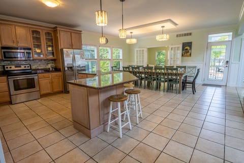 Main Level | Kitchen | Dining