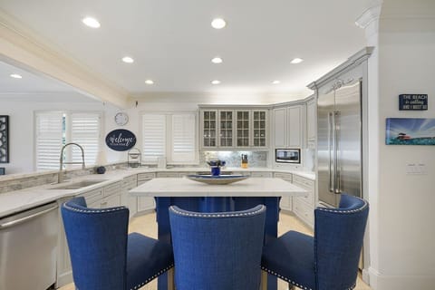 Villa Playa - Luxury Destiny by the Sea Vacation Rental House with Private Pool and Beach View in Destin, Florida - Five Star Properties Destin/30A