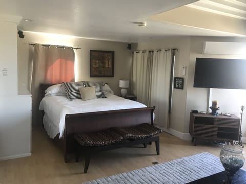 Bench at foot of bed.